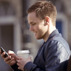 Estudio revela que abusar del uso de smartphones envejece la piel 