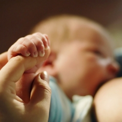 Los bebés que reciben lactancia materna tienen un desarrollo 25% superior