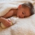 Bebés pueden desarrollar otitis media por mala posición de biberón 