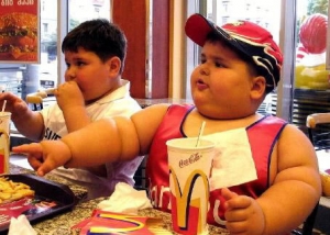 Tres factores de riesgo importantes relacionados con la obesidad infantil